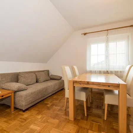 Haus Gohringer / Apartment Hermagor-Pressegger See